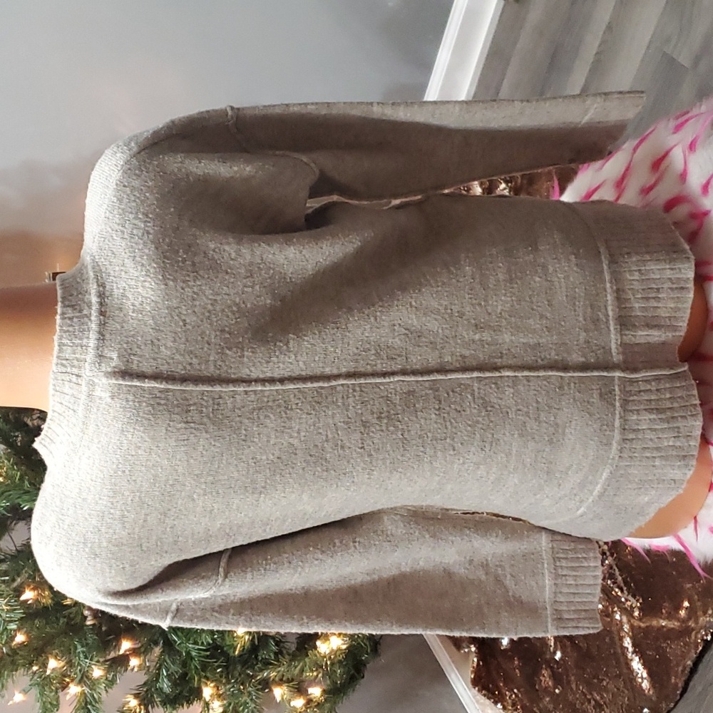 Hem & Thread Button Sweater S Euc - image 5